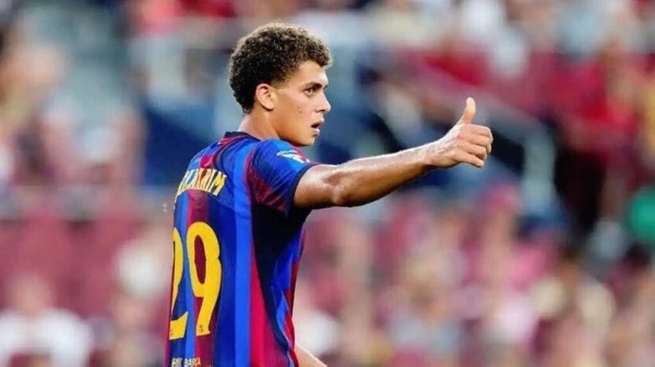 صورة برشلونة يحتفي بحمزة عبد الكريم بعد تجديد عقده مع الفريق