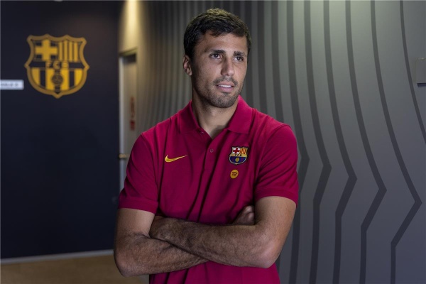 رودري ألفاريز وحش وتفاجأت من نجم برشلونة