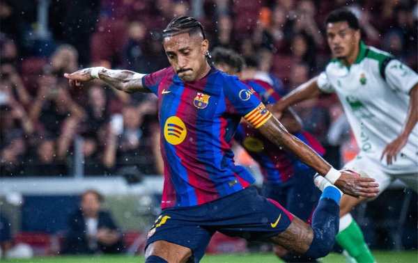 3 ضربات جزاء هاتريك رافينها يقود برشلونة لاكتساح راسينج بسباعية في الدوري الإسباني 3 ضربات جزاء هاتريك رافينها يقود برشلونة لاكتساح راسينج بسباعية في الدوري الإسباني