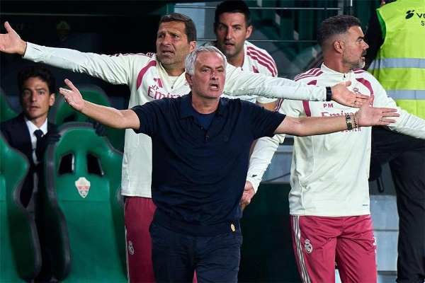 مورينيو يحذر لاعبي ريال مدريد لا مجال للتراخي بعد الآن مورينيو يحذر لاعبي ريال مدريد لا مجال للتراخي بعد الآن