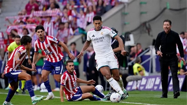 رجل مباراة ريال مدريد وأتلتيكو مدريد في الدوري الإسباني رجل مباراة ريال مدريد وأتلتيكو مدريد في الدوري الإسباني