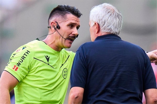 مورينيو يهاجم حكم مباراة ريال مدريد وأتلتيكو لديه تاريخ سيئ معنا والليجا لم تتغير مورينيو يهاجم حكم مباراة ريال مدريد وأتلتيكو لديه تاريخ سيئ معنا والليجا لم تتغير