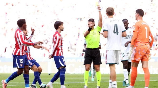 آس لجنة الحكام اعترفت بضرورة طرد لاعب أتلتيكو مدريد أمام ريال مدريد