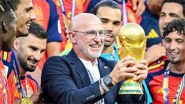 رسمي ا دي لا فوينتي يجدد عقده مع منتخب إسبانيا رسمي ا دي لا فوينتي يجدد عقده مع منتخب إسبانيا