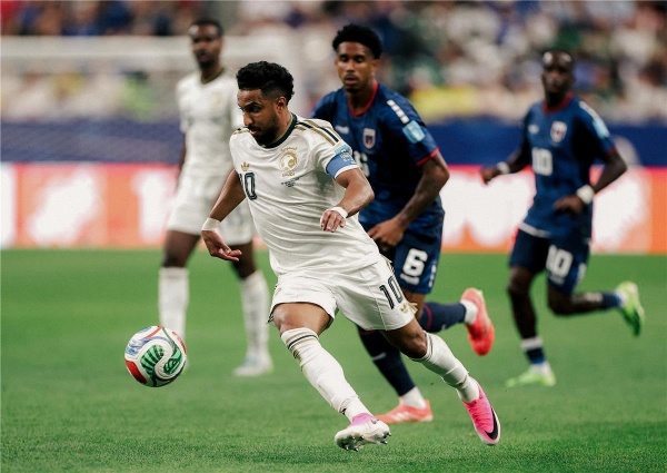 فيديو منتخب السعودية ي مطر شباك عمان بثلاثية ويتأهل لنصف نهائي كأس الخليج