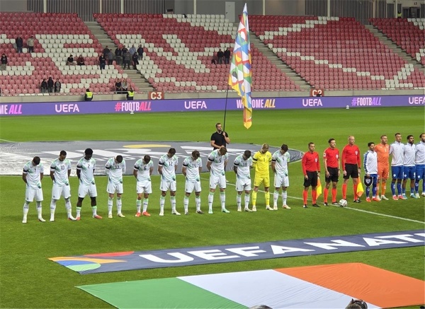 فيديو تصرف مثير من لاعبي أيرلندا في مباراة الكيان الصهيوني بـ دوري الأمم الأوروبية فيديو تصرف مثير من لاعبي أيرلندا في مباراة الكيان الصهيوني بـ دوري الأمم الأوروبية