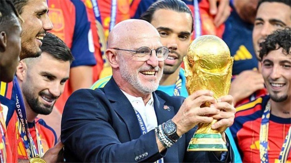 دي لا فوينتي الكرة الذهبية للمدربين واللاعبين لا يستحقها سوى الإسبان