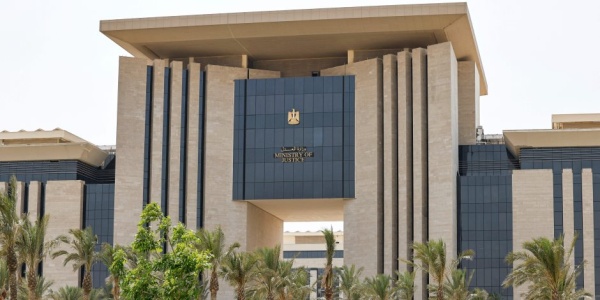 وزارة العدل ت طلق منصة خدمات المحامين وت نه ي تدريب السادة القضاة والمحامين وأمناء سر الجلسات بأربع محاكم استئناف وزارة العدل ت طلق منصة خدمات المحامين وت نه ي تدريب السادة القضاة والمحامين وأمناء سر الجلسات بأربع محاكم استئناف