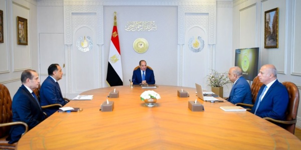 الرئيس السيسي يبحث مع رئيس الوزراء ووزير الكهرباء المرحلة الثانية من مشروعات تدعيم شبكة الكهرباء الرئيس السيسي يبحث مع رئيس الوزراء ووزير الكهرباء المرحلة الثانية من مشروعات تدعيم شبكة الكهرباء