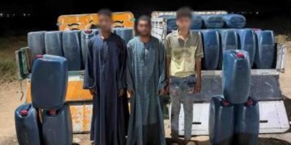 ضبط 3 أشخاص بحوزتهم أكثر من 4 آلاف لتر سولار قبل بيعها بالسوق السوداء في أسوان ضبط 3 أشخاص بحوزتهم أكثر من 4 آلاف لتر سولار قبل بيعها بالسوق السوداء في أسوان