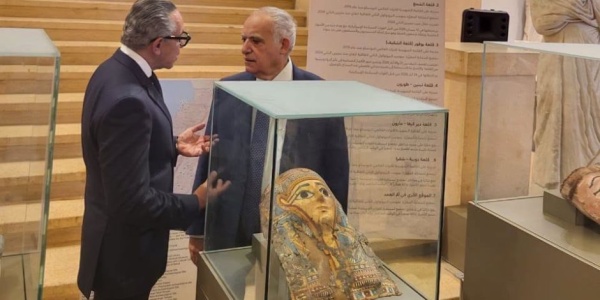 السفارة المصرية في بيروت تتسلم 74 قطعة أثرية مصرية تمهيدا لإعادتها إلى أرض الوطن