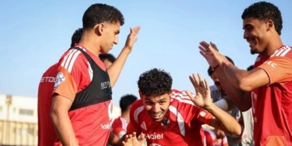 فى مباراة القمة توفيق محمد ينافس كوكا على قيادة الجبهة اليسرى للأهلي فى مباراة القمة توفيق محمد ينافس كوكا على قيادة الجبهة اليسرى للأهلي