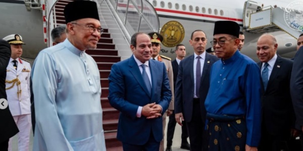 الرئيس السيسي يعرب عن تقديره لحفاوة الاستقبال فى ماليزيا ويدعو رئيس وزرائها لزيارة مصر
