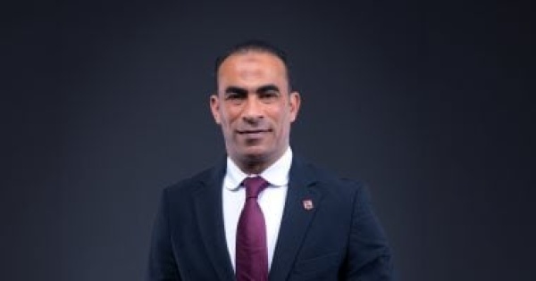 سيد عبد الحفيظ رئيس ا لبعثة الأهلي في أوغندا