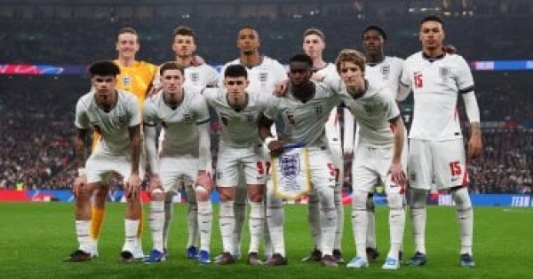 بعد سرقة معدات منتخب إنجلترا منع طباخه من حمل السكاكين متاعب متواصلة بعد سرقة معدات منتخب إنجلترا منع طباخه من حمل السكاكين متاعب متواصلة