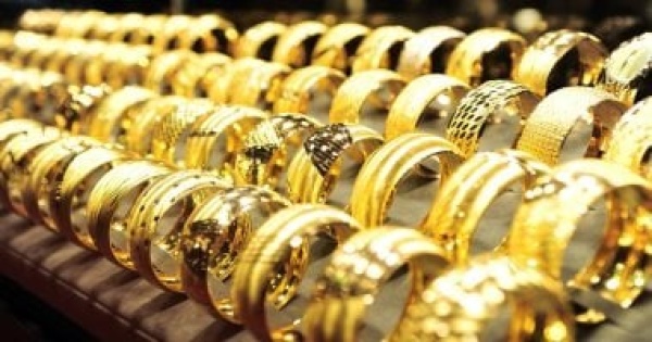 استقرار أسعار الذهب في مصر وعيار 21 يتحرك في نطاق محدود قرب 6400 جنيه استقرار أسعار الذهب في مصر وعيار 21 يتحرك في نطاق محدود قرب 6400 جنيه