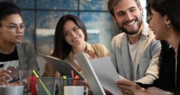 خلى حضورك يلمس القلوب 8 حيل تجعل الناس يحبونك من اللقاء الأول