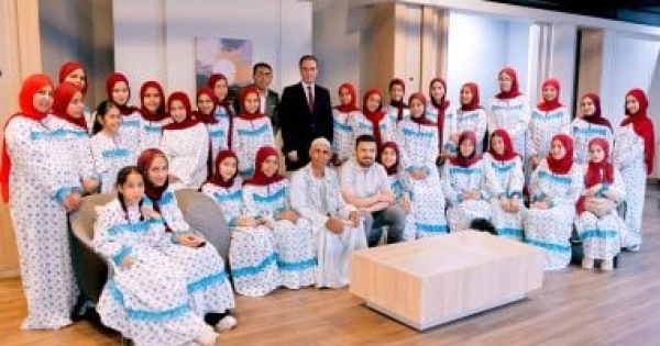 المسلماني يستقبل كورال الفلاحين بقرية الدوامة قبيل الظهور في توك شو من ماسبيرو