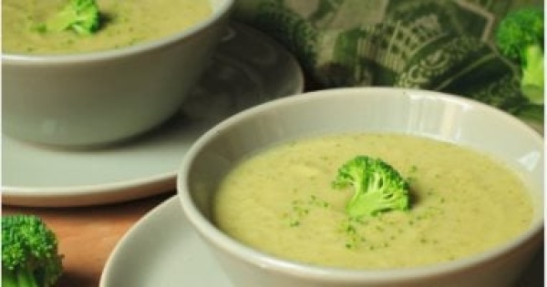 طريقة عمل شوربة مشروم بالبروكلى والكريمة طريقة عمل شوربة مشروم بالبروكلى والكريمة