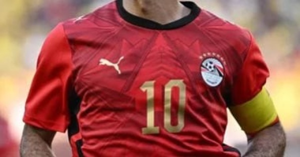 مفتاح الحياة والأهرامات الهوية المصرية حاضرة بقميص المنتخب الوطنى الجديد
