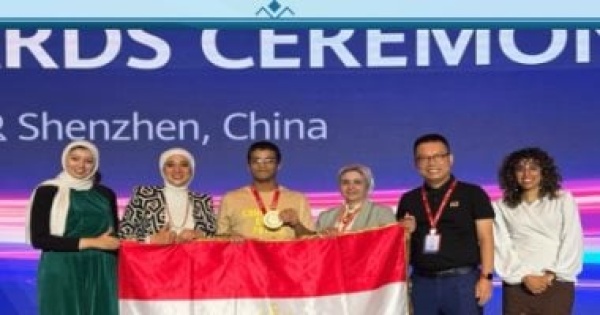 تفاصيل فوز طالب من جامعة المنصورة بالجائزة الكبرى فى مسابقة هواوي بالصين تفاصيل فوز طالب من جامعة المنصورة بالجائزة الكبرى فى مسابقة هواوي بالصين