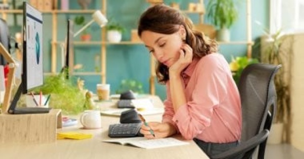 لو هتشتغلى من البيت 7 خطوات لتأسيس مكتب يدعم إنتاجك ويحافظ على صحتك
