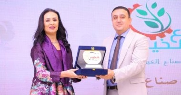 وزيرة التضامن تكرم صناع الخير عضو التحالف الوطني لجهودها في مبادرة فرحة مصر وزيرة التضامن تكرم صناع الخير عضو التحالف الوطني لجهودها في مبادرة فرحة مصر