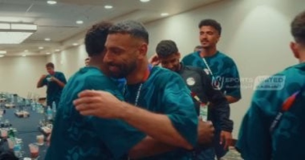 منتخب مصر يفاجئ محمد صلاح بـ تورتة عيد ميلاده بعد نهاية مباراة بلجيكا فيديو منتخب مصر يفاجئ محمد صلاح بـ تورتة عيد ميلاده بعد نهاية مباراة بلجيكا فيديو