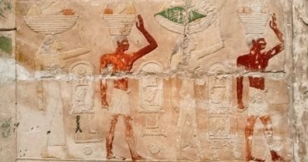 لماذا كان المصرى القديم يصور الرأس من الجانب فى رسوماته