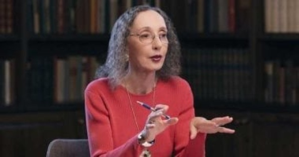 كيف وصف النقاد الروائية الأمريكية جويس كارول أوتس كيف وصف النقاد الروائية الأمريكية جويس كارول أوتس