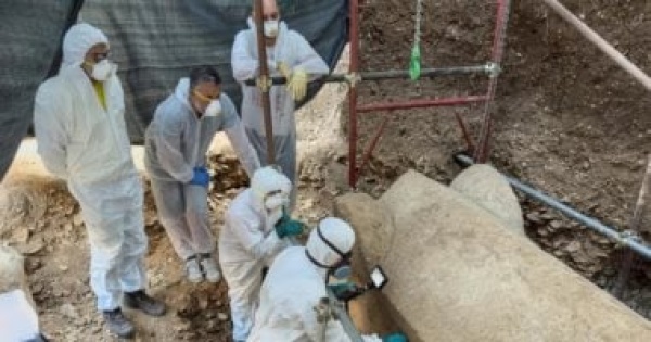 تابوت رومانى يزن 5 أطنان يكشف أسرار مقابر العصور القديمة فى كرواتيا تابوت رومانى يزن 5 أطنان يكشف أسرار مقابر العصور القديمة فى كرواتيا