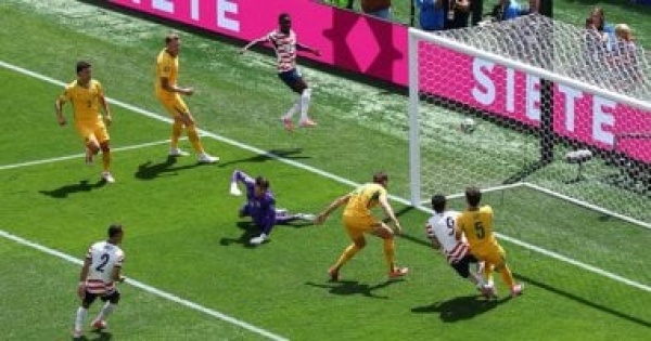 منتخب الولايات المتحدة يتفوق بثنائية على أستراليا في الشوط الأول فيديو منتخب الولايات المتحدة يتفوق بثنائية على أستراليا في الشوط الأول فيديو