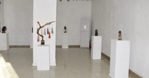 معرضا عناق وتخلى و حكاية لكل لون ثنائية فنية للتصوير والنحت بمتحف مختار معرضا عناق وتخلى و حكاية لكل لون ثنائية فنية للتصوير والنحت بمتحف مختار