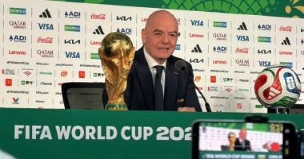 فيفا يعلن تفاصيل رواتب موظفيه وإنفانتينو في الصدارة بـ4 8 مليون دولار فيفا يعلن تفاصيل رواتب موظفيه وإنفانتينو في الصدارة بـ4 8 مليون دولار