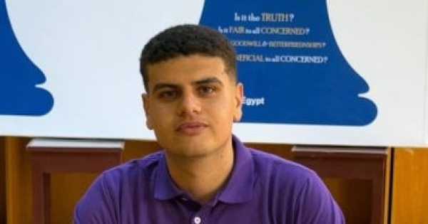 عبد السلام عطا الله يستعد لتقديم العرض المسرحي زقاق المدق عبد السلام عطا الله يستعد لتقديم العرض المسرحي زقاق المدق