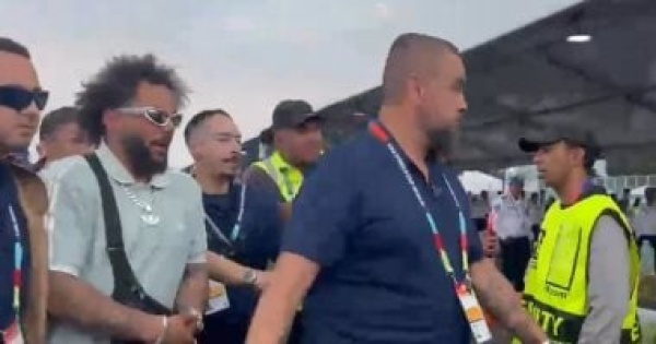 كواليس إجلاء البرازيلي مارسيلو من ملعب افتتاح كأس العالم كواليس إجلاء البرازيلي مارسيلو من ملعب افتتاح كأس العالم