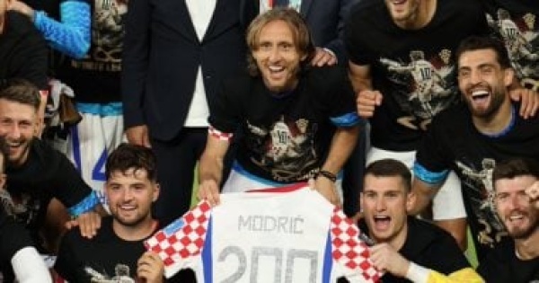 كرواتيا تحتفل بمودريتش بعد وصوله إلى المباراة الدولية رقم 200 صور كرواتيا تحتفل بمودريتش بعد وصوله إلى المباراة الدولية رقم 200 صور