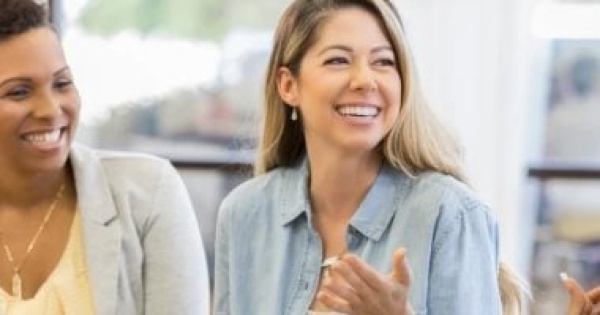 بتسيب موبايلك وأنت قاعد مع الشلة 5 سمات تتمتع بها عن غيرك