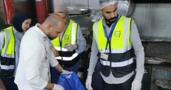 سلامة الغذاء تضبط مخالفات فى تخزين مياه الشرب والمشروبات الغازية بالوايلى سلامة الغذاء تضبط مخالفات فى تخزين مياه الشرب والمشروبات الغازية بالوايلى