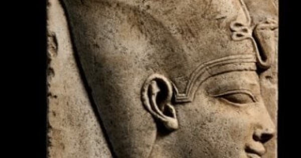 عرض نموذج نحتى مصرى نادر من عصر نختنبو الثانى للبيع