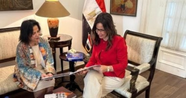 وزيرة الثقافة تستقبل الشيخة مى بنت محمد آل خليفة وزيرة الثقافة تستقبل الشيخة مى بنت محمد آل خليفة