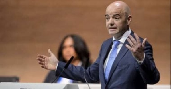يويفا يطالب إنفانتينو بالاستقالة رغم تراجعه عن مشروع خصخصة المونديال يويفا يطالب إنفانتينو بالاستقالة رغم تراجعه عن مشروع خصخصة المونديال
