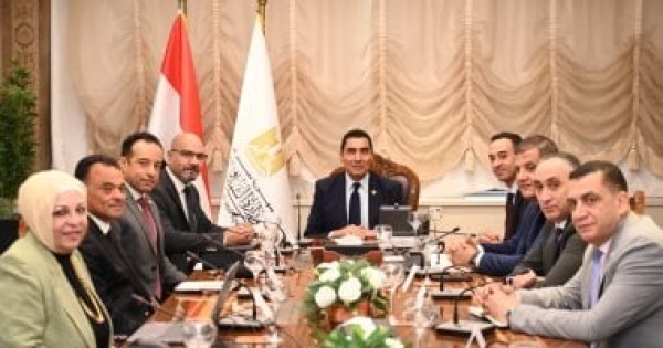 وزير الرياضة يناقش آليات إطلاق مشروع اقتصاد الشباب لتعظيم المساهمة فى النشاط الاقتصادي وزير الرياضة يناقش آليات إطلاق مشروع اقتصاد الشباب لتعظيم المساهمة فى النشاط الاقتصادي