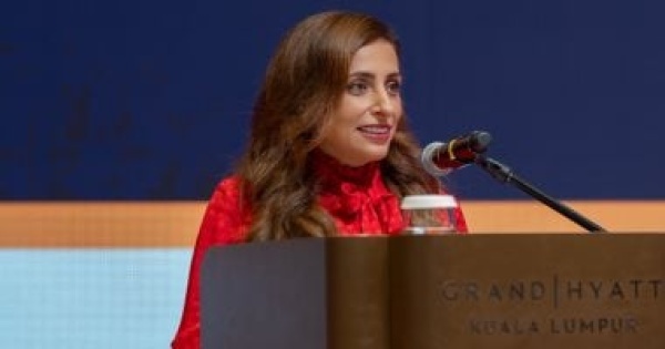 بدور القاسمى تدعو الناشرين لتوظيف الذكاء الاصطناعى فى محو الأمية بدور القاسمى تدعو الناشرين لتوظيف الذكاء الاصطناعى فى محو الأمية