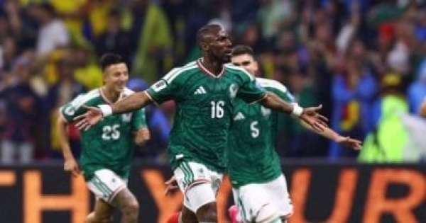 كينيونيس يسجل هدف المكسيك الأول فى شباك منتخب إنجلترا فيديو كينيونيس يسجل هدف المكسيك الأول فى شباك منتخب إنجلترا فيديو
