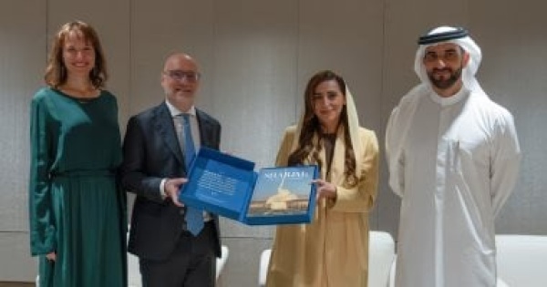 بدور القاسمى الكتب لا تنقل المعرفة فقط بل تبنى جسورا بين الشعوب بدور القاسمى الكتب لا تنقل المعرفة فقط بل تبنى جسورا بين الشعوب