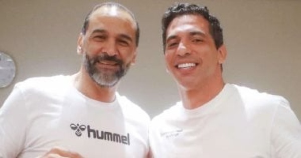 أحمد الأحمر انتقلت للبنك الأهلي عشان عايز أشبع من كرة اليد وألعب دون ضغوط أحمد الأحمر انتقلت للبنك الأهلي عشان عايز أشبع من كرة اليد وألعب دون ضغوط