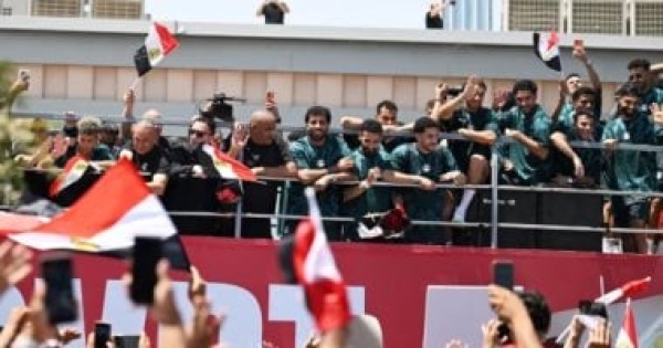 الإعلام الهندي يتحدث عن الاستقبال الأسطوري لنجوم منتخب مصر فيديو الإعلام الهندي يتحدث عن الاستقبال الأسطوري لنجوم منتخب مصر فيديو