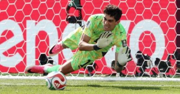 بونو ي شيد بـ ميسي أمام منتخب مصر بعد خروج المغرب من المونديال بونو ي شيد بـ ميسي أمام منتخب مصر بعد خروج المغرب من المونديال