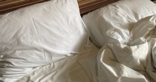 7 طرق هتساعدك على تنظيف الوسائد الصفراء تعرفى عليها 7 طرق هتساعدك على تنظيف الوسائد الصفراء تعرفى عليها
